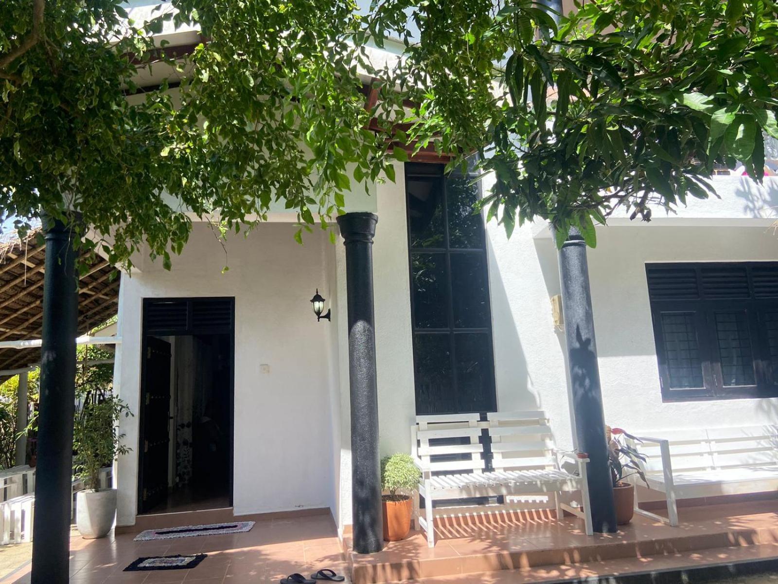 Hiricurry Hostel & Restaurant Диквелла Экстерьер фото