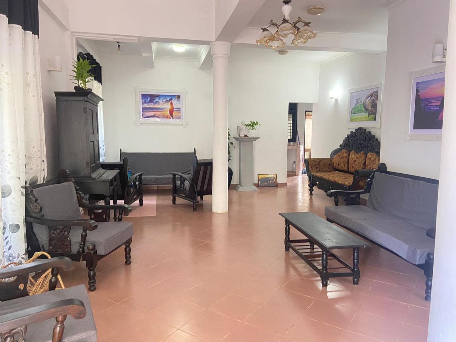 Hiricurry Hostel & Restaurant Диквелла Экстерьер фото