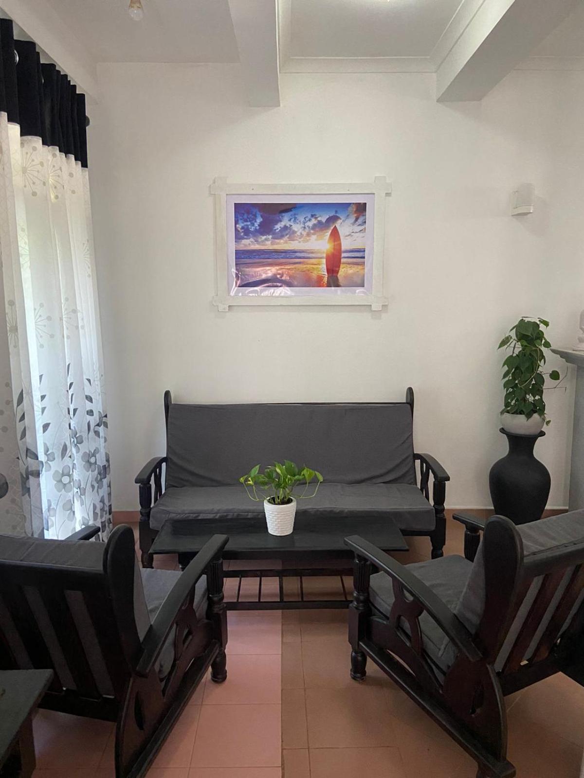 Hiricurry Hostel & Restaurant Диквелла Экстерьер фото