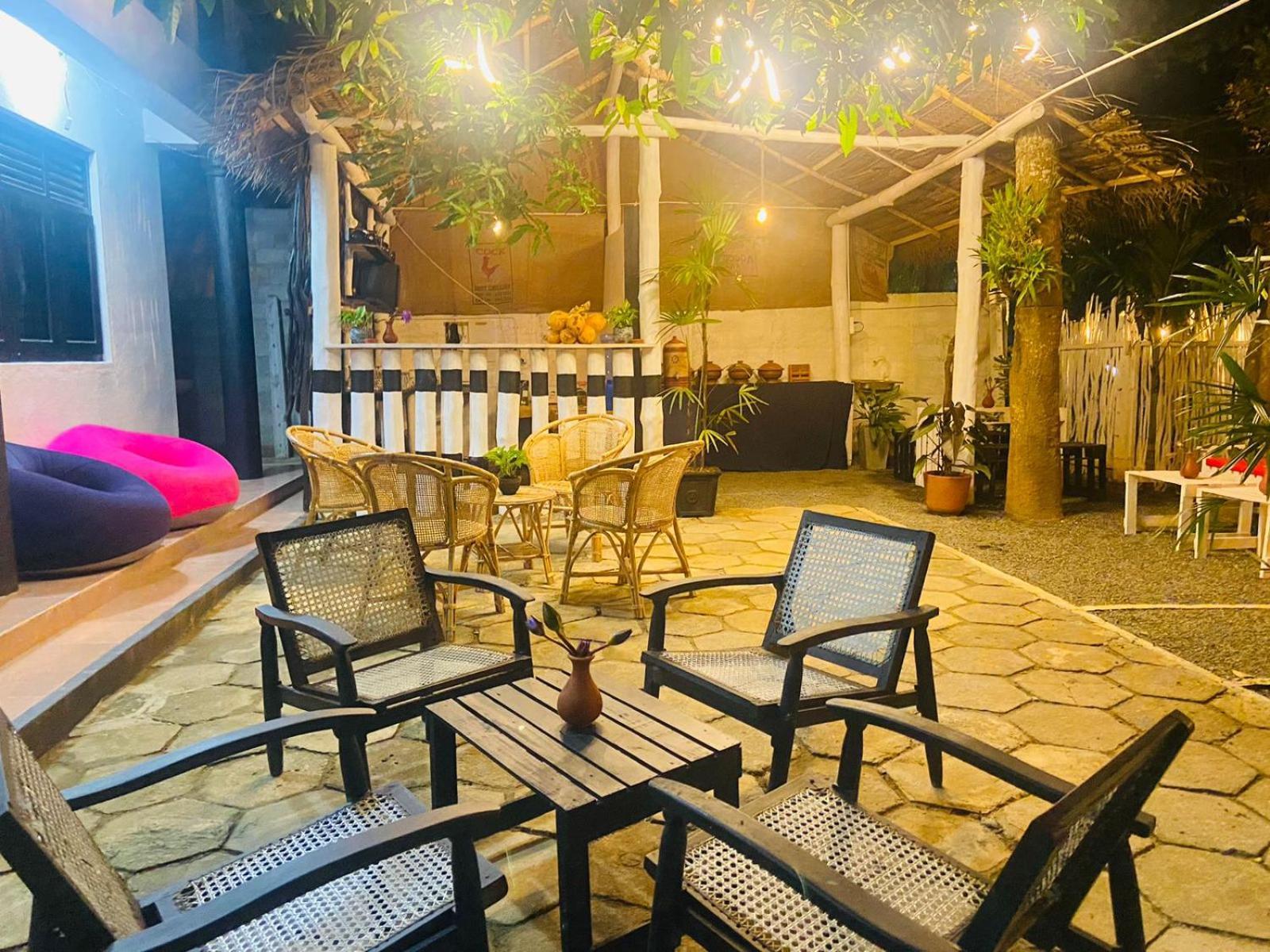 Hiricurry Hostel & Restaurant Диквелла Экстерьер фото