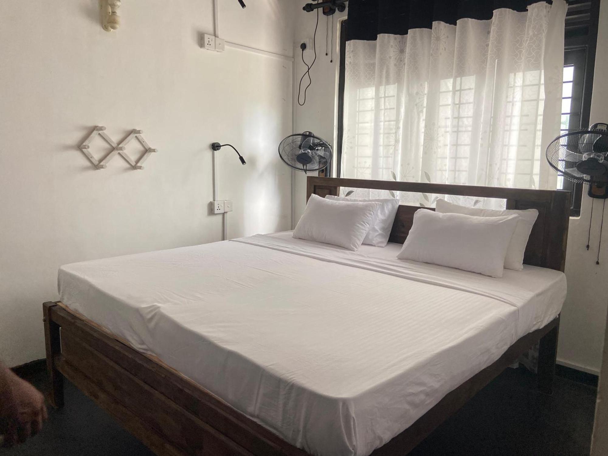 Hiricurry Hostel & Restaurant Диквелла Экстерьер фото